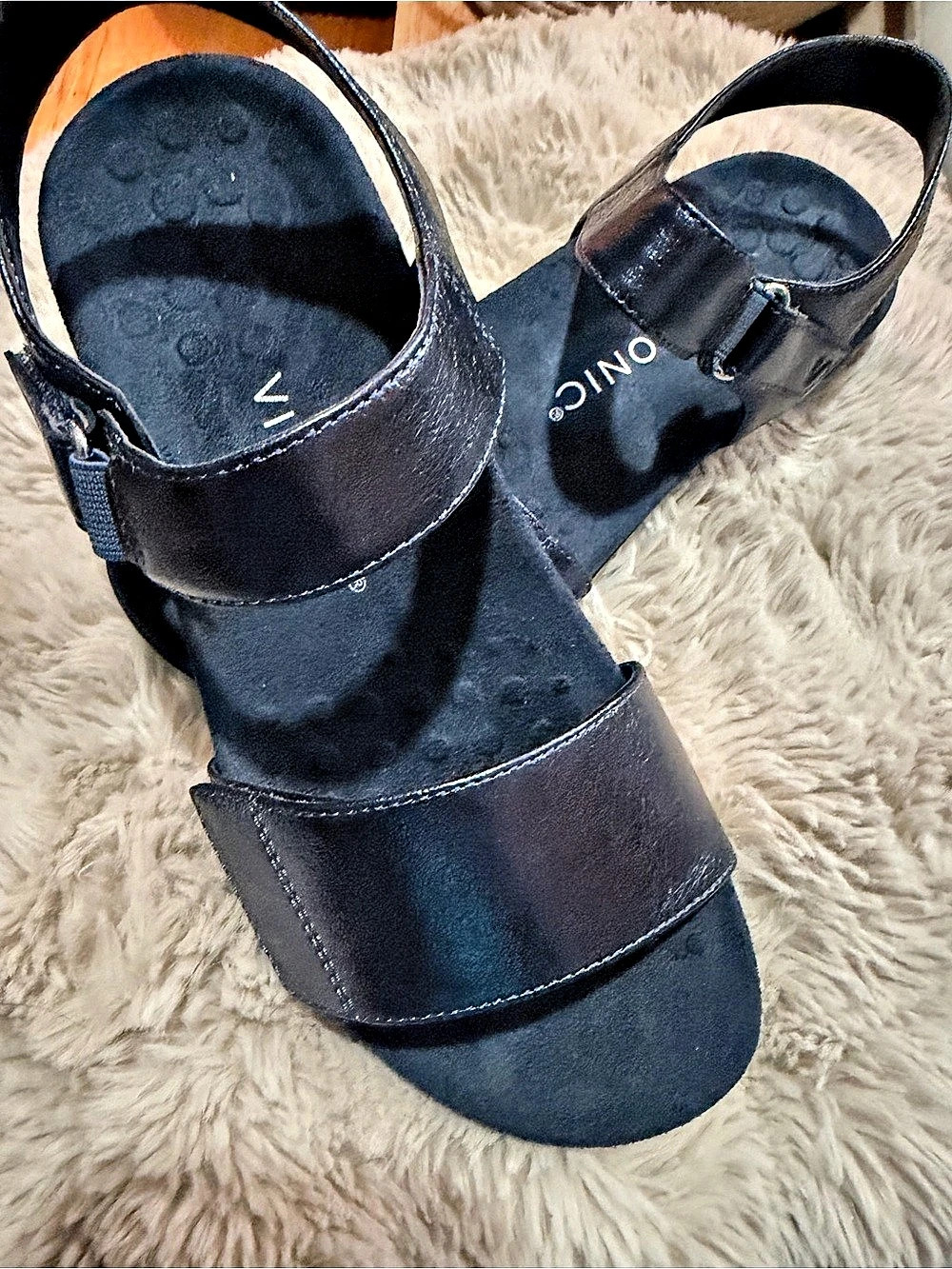 Vionic Strappy Sandal in Blueberry